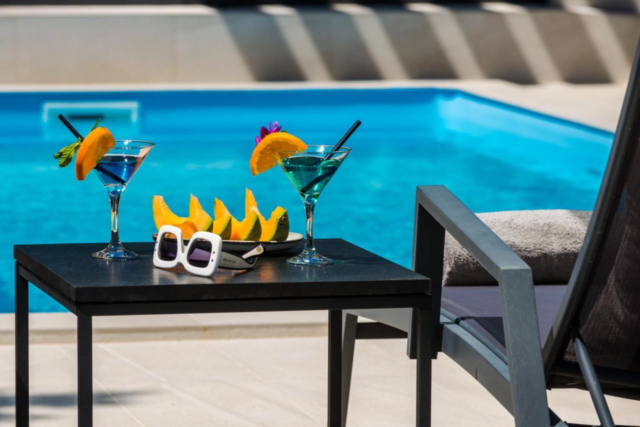 Villa Oasis - Your Luxury Home Away From Home Celopeci Exterior foto